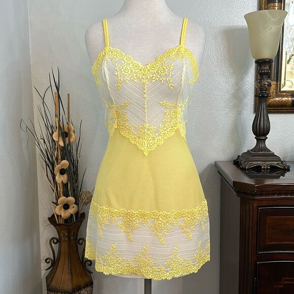 NWOT Wacoal Embrace Yellow And White Lace Chemise Slip Size L/XL - Picture 1 of 11